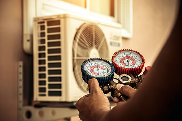 Professional Hvac technician working in Parker City, IN
